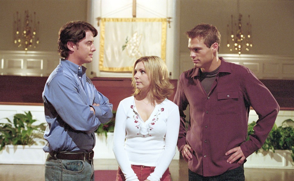 Chandler, Lucy et Kevin à l'église